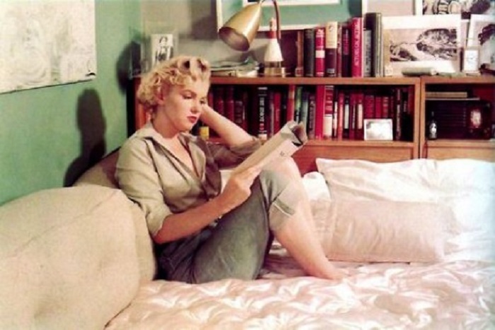 Photo Credit: http://hubpages.com/entertainment/Marilyn-Monroe-the-Poet-and-Reader 