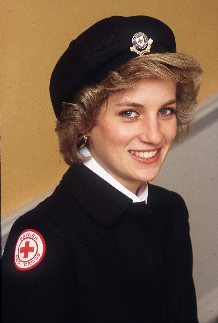 Photo Credit: http://ninfabi.blogspot.hk/2012/01/princess-diana-funeral-part-17.html 