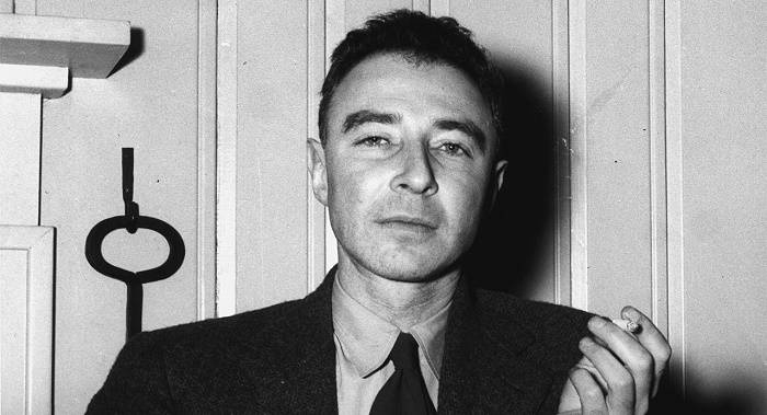 https://commons.wikimedia.org/wiki/File:Robert_Oppenheimer_1946.jpg