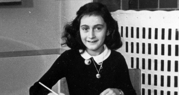 https://commons.wikimedia.org/wiki/File:AnneFrank1940_crop.jpg